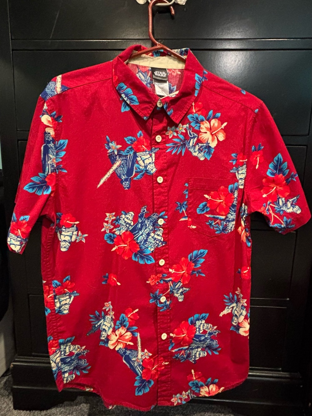 Star Wars Red Short-Sleeve Hawaiian Button-Down Shirt with Blue Floral Motifs